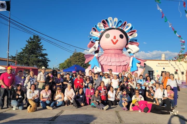 10. Viajeros Rehiletes con Muñeca Lele Monumental. Foto - Rehiletes