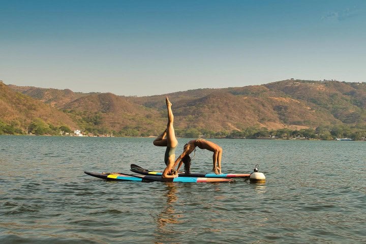 11. Yoga en paddleboard en la Laguna de Santa María del Oro. Foto - @anafabianav (Instagram)