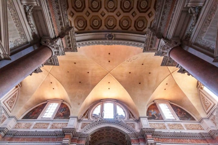 11. Interior de la Basílica de Santa María de los Ángeles y los Mártires. Foto - Alamy