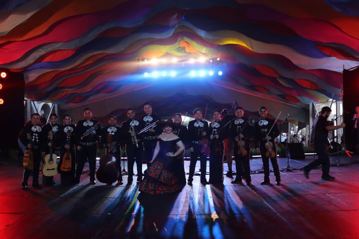 11. Espectáculo en Kermés mexicana. Foto - Mariachi Jalisco