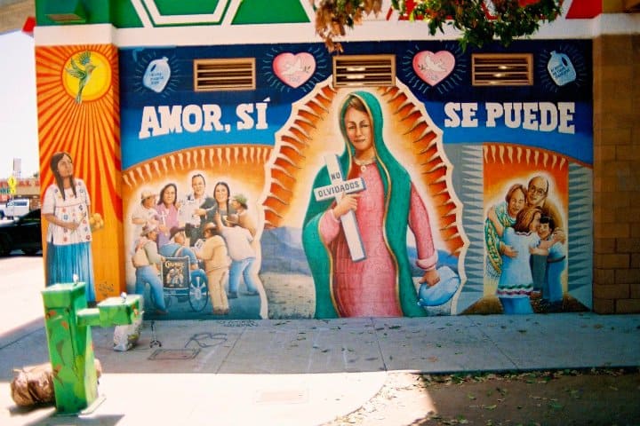 15. Mural “Amor sí se puede". Foto - u/Mission-Weight2864 (Reddit)