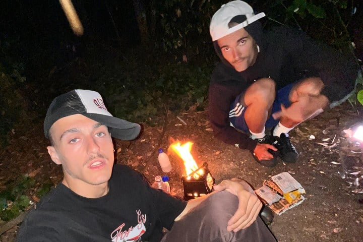 16. Gorka e Ibai durante la noche. Foto - @gorka_lasa (Instagram)