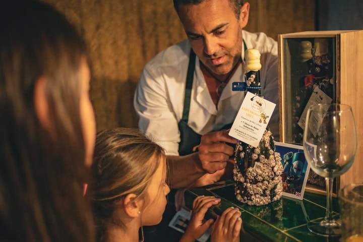 16. Explicación de vinos submarinos. Foto - @marbellagastronomy (Instagram)