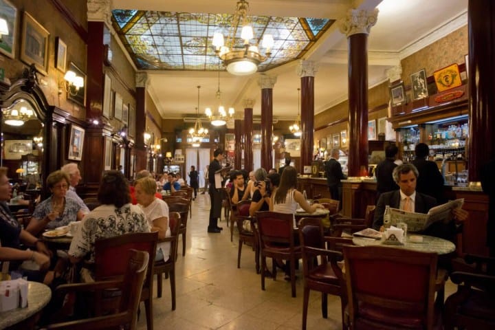 16. Gran Café Tortoni. Foto - Alamy