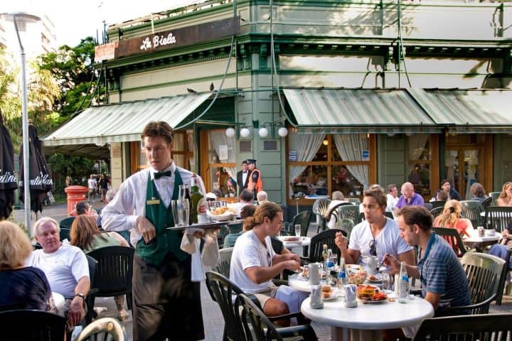 17. La Biela, cafetería. Foto - Alamy (Primavera en Buenos Aires)