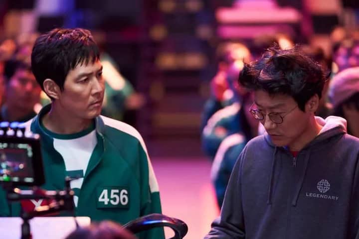 2. Hwang Dong-hyuk en el set de grabación de El Juego del Calamar. Foto – MovieMaker Magazine