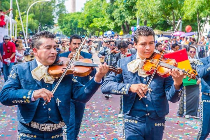 2. Mariachis en el 23 Encuentro Internacional del Mariachi y la Charrería. Foto - Alamy