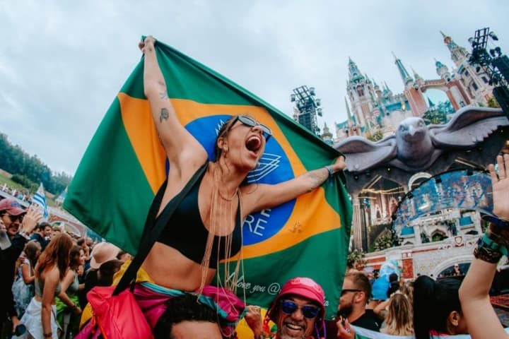 2. Visitantes en Tomorrowland Brasil. Foto - Rave Shop Perú