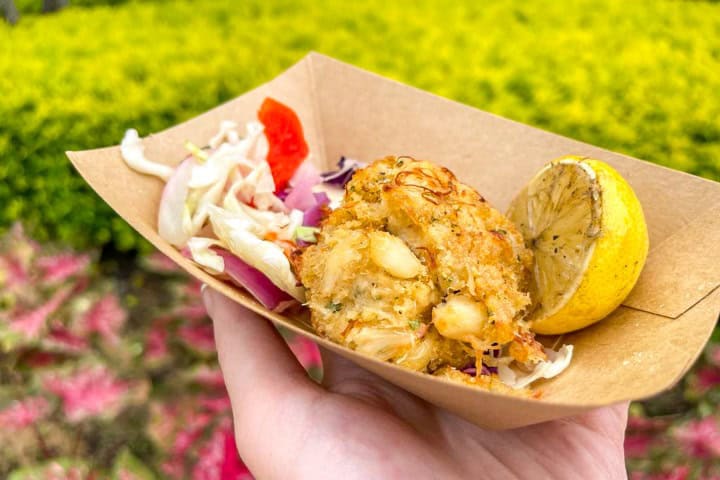 2. Lump Crab Cake de Coastal Eats. Foto - Disney Food Blog