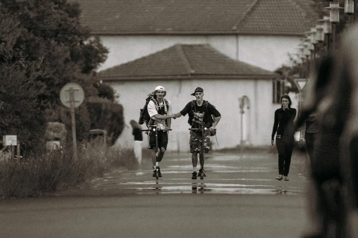 23. Gorka e Ibai durante el proyecto, de España a París en Patinete. Foto - @gorka_lasa (Instagram)