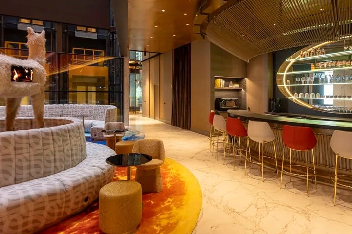 3. Bar y lounge en Nhow en Lima. Foto - nhow Hotels