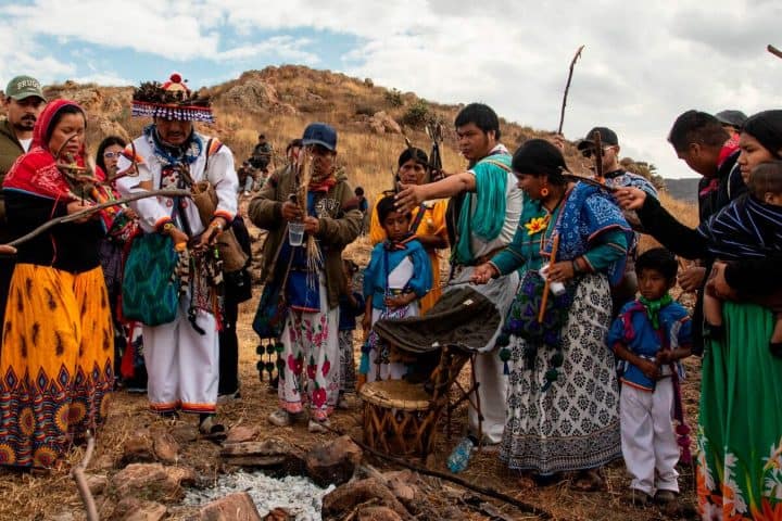 3. Peregrinación Wixárika. Foto - Infobae