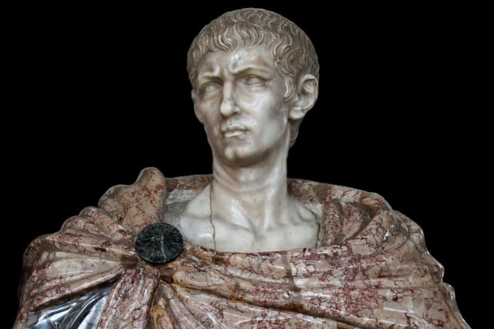 3. Escultura de Diocleciano. Foto - Real Academia de la Historia