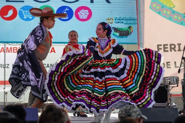 3. Baile folklórico en la Feria Nacional de la Birria. Foto - Feria Nacional de la Birria Ciudad Guzmán, Jalisco (Facebook)
