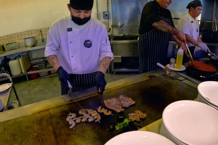 3. Zona de plancha en Temple Wok. Foto - Julio César Barragán Suarez (YouTube)