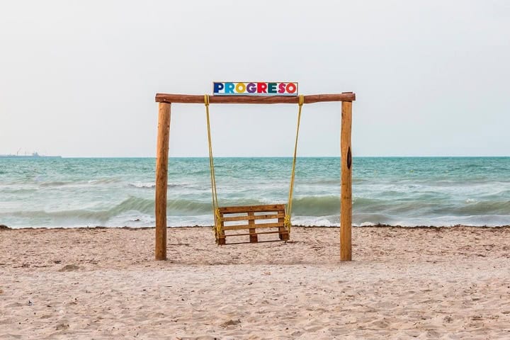 4. Banca en Playa Progreso. Foto - SIMCA