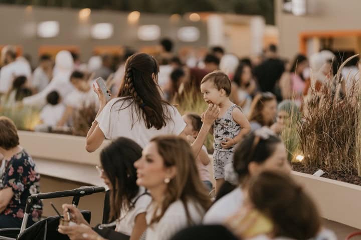 4. Visitantes comiendo en el JIFF's. Foto - @jiffestival (Instagram)