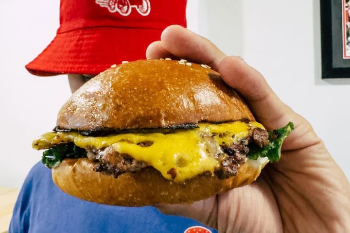 4. Hamburguesa en Chicago Bernie’s. Foto - @chicagobernies (Instagram)