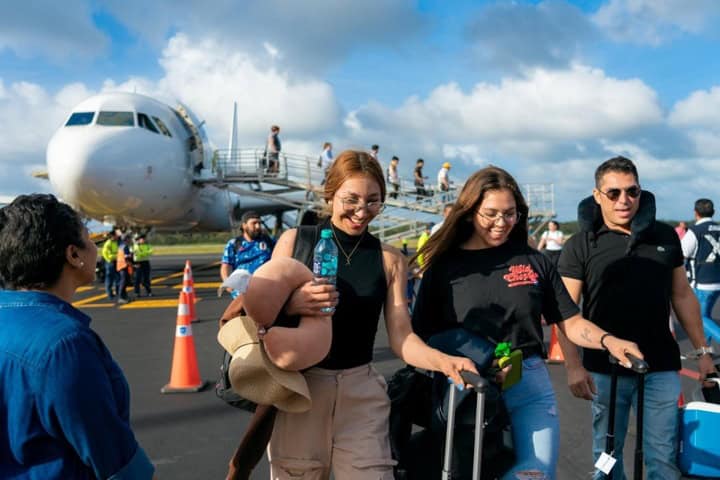 4. Pasajeros en Viva. Foto - Gobierno de Quintana Roo (Facebook)
