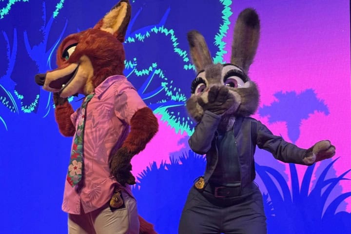 4. Nick y Judy con nuevos uniformes. Foto - Disney World (Walt Disney World)