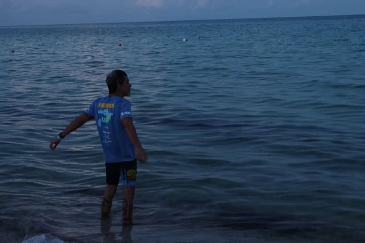 4. Concursante por la mañana, antes de Oceanman Cozumel. Foto - OCEANMAN (YouTube)