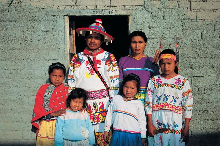 5. Familia Wixárika. Foto - Alamy