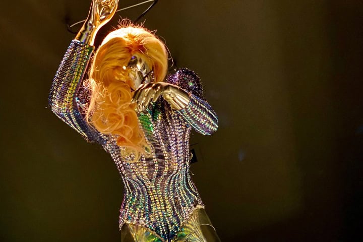 5. Maniquí con el traje de Lady Gaga utilizado en el Super Bowl 2027. Foto - Ashley in Wonderland
