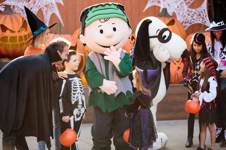 6. Niños disfrutando de Knott’s Spooky Farm. Foto – Visit Buena Park