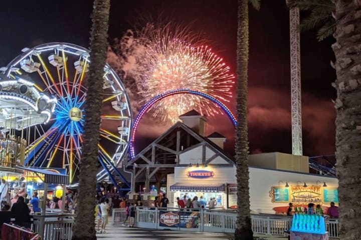 6. Fuegos artificiales desde el centro de Kemah. Foto - Kemah Boardwalk (Facebook)