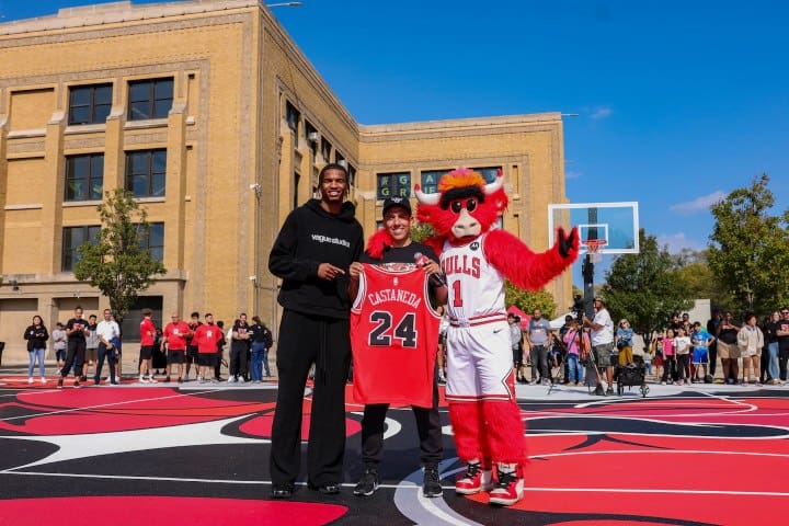 6. Remodelación de canchas en La Villita Chicago. Foto - nba.com