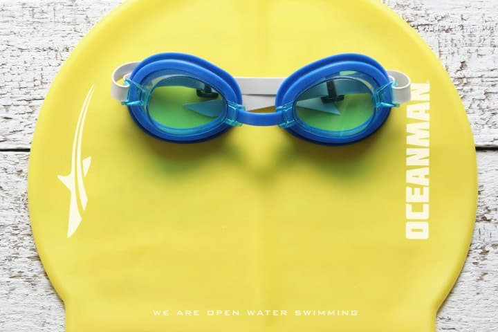 6. Goggles y gorro de baño de Oceanman. Foto - @OceanManSwim (X)