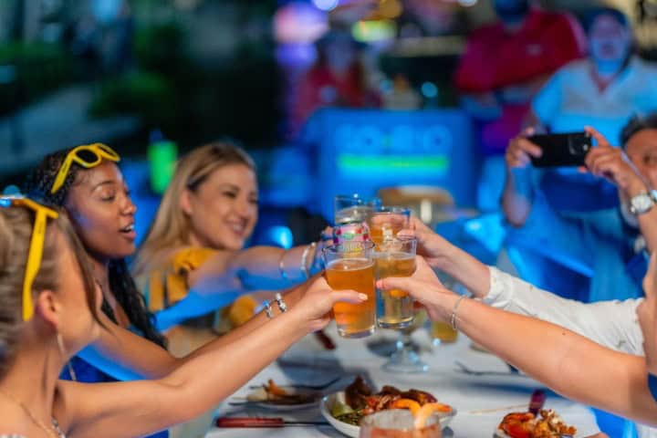 7. Cena en Summer Nights Sip & Cruise. Foto - Go Rio Cruises (Facebook)