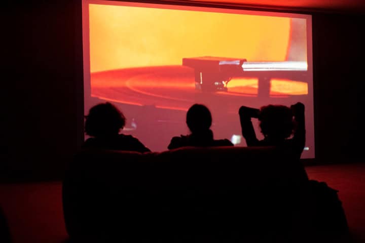 7. Proyección de cortometrajes de Narcisa Hirsch en el Museo Nacional de Bellas Artes. Foto - La Vereda (Primavera en Buenos Aires)