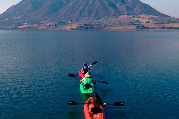 8. Kayak en Casa Laguna. Foto - @casa_laguna_glamping (Instagram)