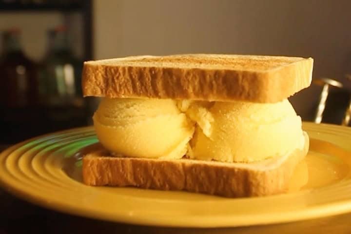 9. Sándwich de helado. Foto - @losputlas (Instagram)
