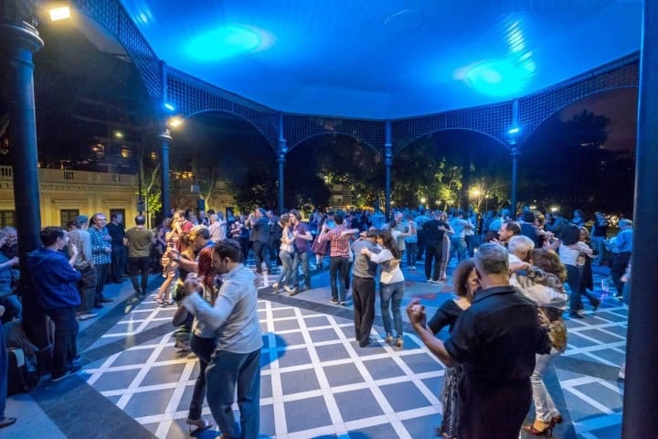 9. Noche de Tango en La Glorieta, Buenos Aires. Foto - Alamy (Primavera en Buenos Aires)