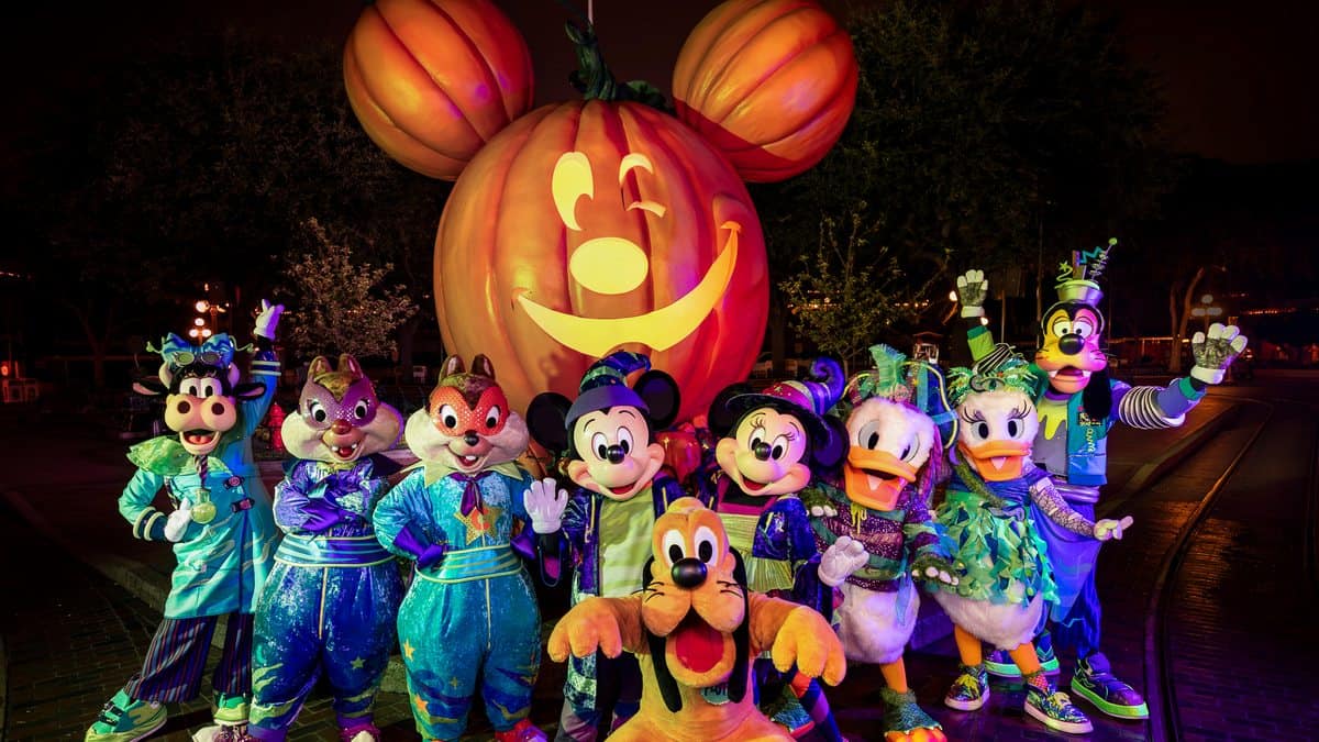 DÍA DE MUERTOS Y HALLOWEEN SE ENCUENTRAN EN DISNEYLAND RESORT
