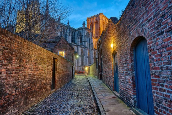 EXTRA. Pequeño callejón en York. Foto - Alamy