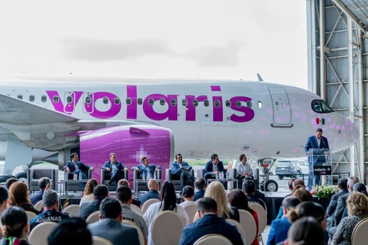 1. Presentación de avión 150 de Volaris. Foto - Volaris (LinkedIn)