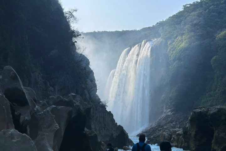 1. Cascada de Tamul. Foto - Rehiletes