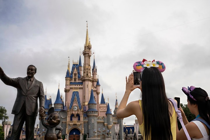 1. Viajeras en Disney World Resort. Foto - Getty Images (“Ticket Mágico de 4 Días, 4 Parques”)