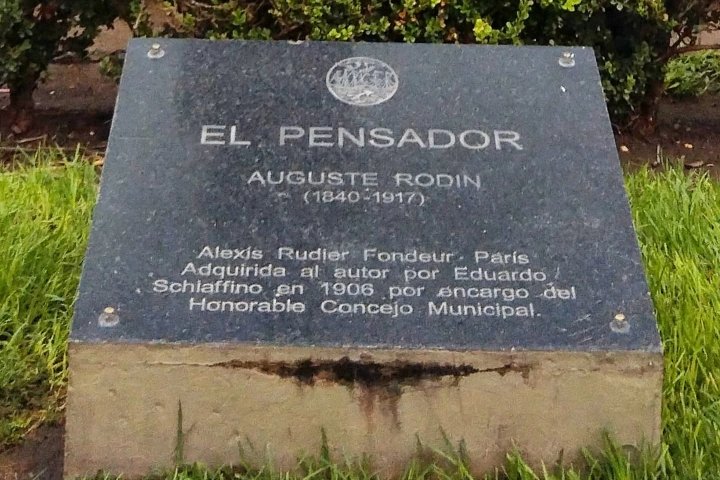 11. Placa de El Pensador en Argentina. Foto - @eliana_boratto_ok (Instagram)