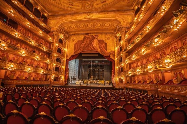 2. Interior del Teatro Colón. Foto - Alamy