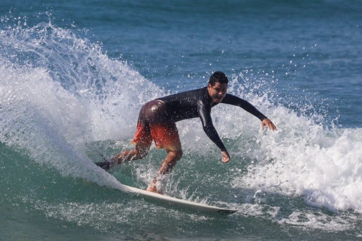2. Surfista en La Ticla. Foto - Rolo P Hernandez (Facebook)