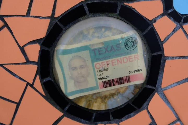 2. ID Card de Luis Ramírez en Mosaic House. Foto - Alamy