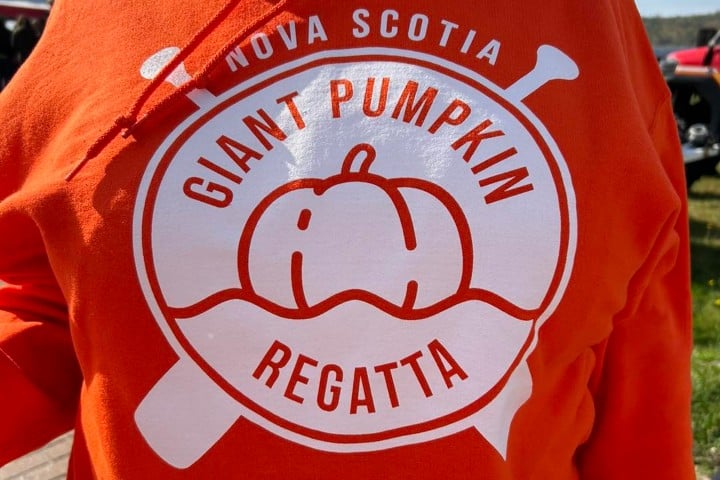 2. Sudadera de la Regata de Calabazas Gigantes de Nueva Escocia. Foto - Nova Scotia Giant Pumpkin Festival & Regatta (Facebook)