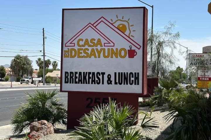 2. Leterero de Casa El Desayuno en sucursal W Craig Rd. Foto - Paul Claringbold (Google)