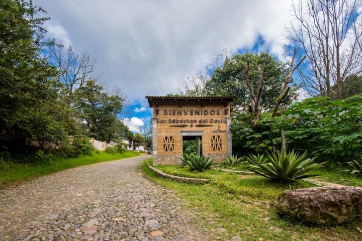 2. Entrada a San Sebastián del Oeste. Foto - Puerto Vallarta