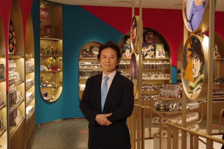 2. Hirohiko Araki durante la inauguración de THE JOJO WORLD. Foto - |*| Le Bizzarre Avventure di JoJo |*| (Facebook)