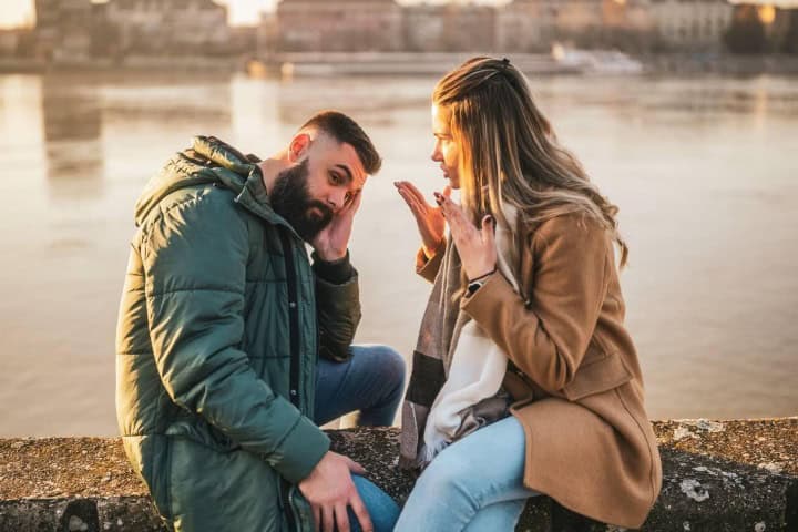 3. Pareja discutiendo. Foto - Alamy